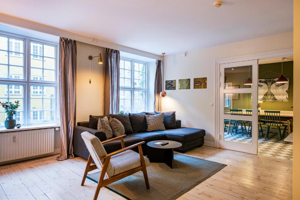 The Churchill 4 by Daniel&Jacob's - Three-Bedroom Apartment
