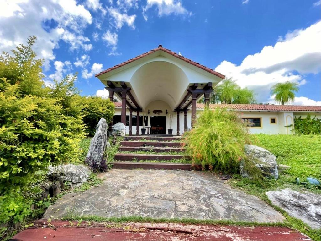 El Pantanal Hotel & Resort - Housity
