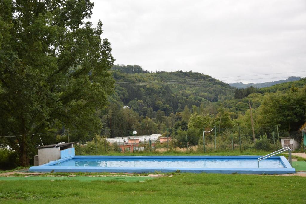 Bazén v ubytování Areál Ontario Kyselka nebo v jeho okolí