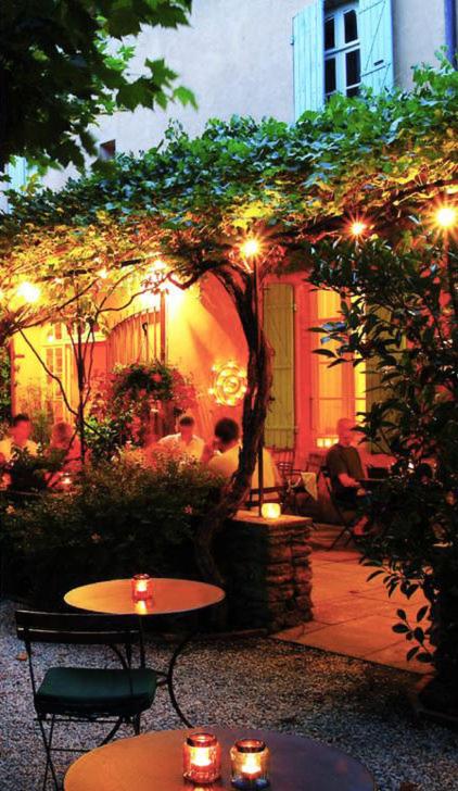 Zahrada ubytování Hôtel Le Mas des Grès & Restaurant Sous les Platanes