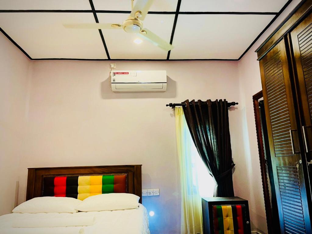 Postel nebo postele na pokoji v ubytování Abbi Holidays - Jaffna Luxurious Villa