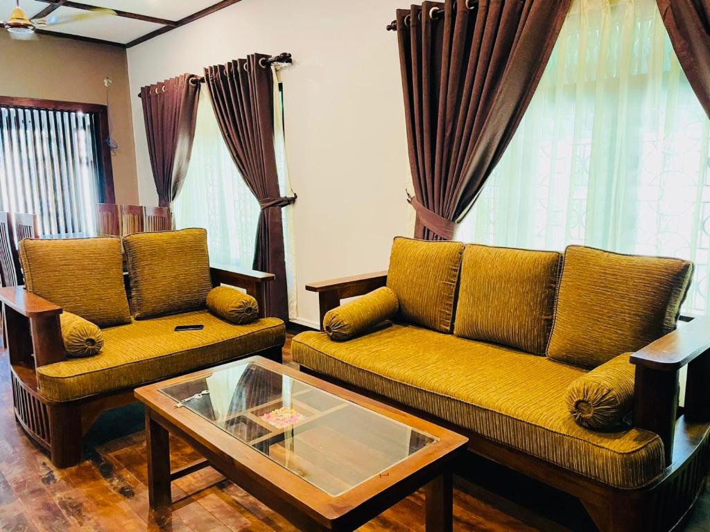 Posezení v ubytování Abbi Holidays - Jaffna Luxurious Villa