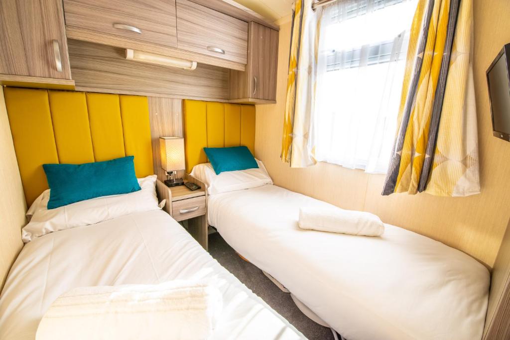 Кровать или кровати в номере Sea 'n' Stars Platinum Plus Holiday home with Views, Free Wifi and Netflix