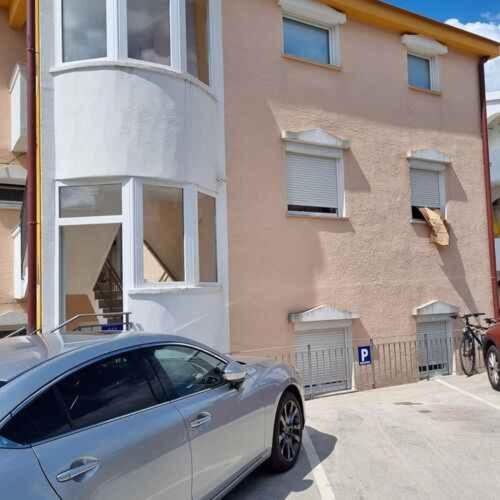 Budova, v ktorej sa apartmán nachádza