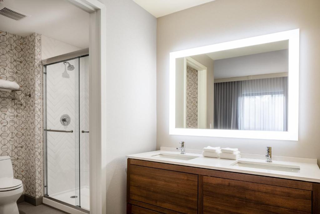 Holiday Inn - Long Island - ISLIP Arpt East, an IHG Hotel - 