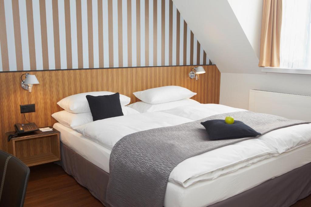 Postel nebo postele na pokoji v ubytování Sorell Hotel Rütli