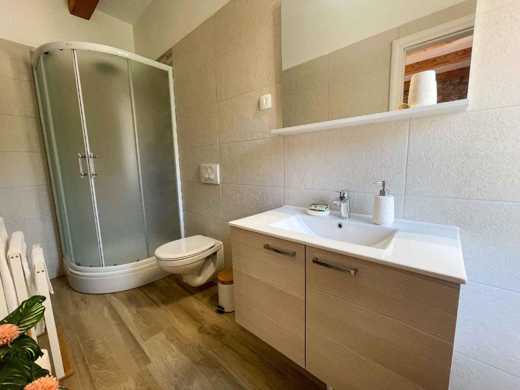 Koupelna v ubytování Holiday home in Drivenik 42242