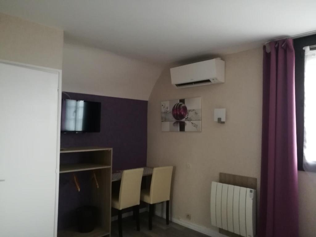 Contact Hôtel du Relais Thouars - Double Room With Bath