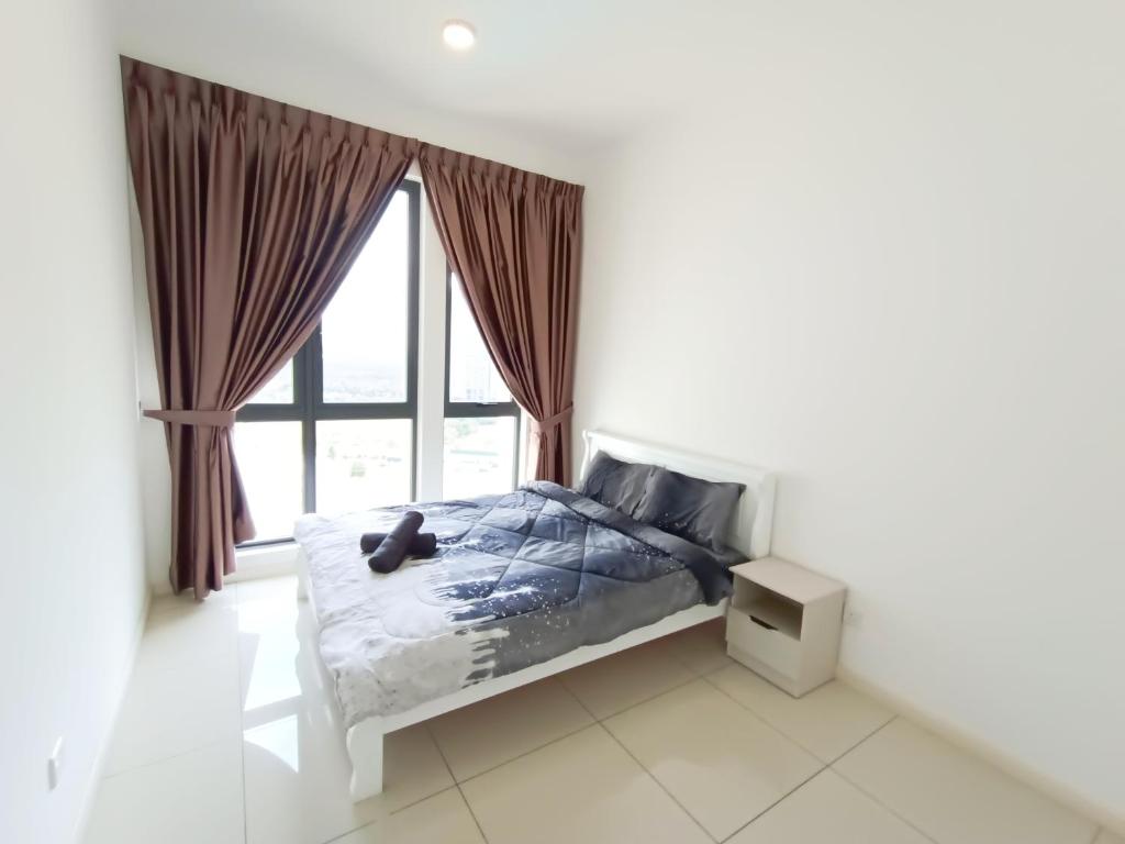 Postel nebo postele na pokoji v ubytování Medini Elysia Park , 3 min to Legoland, Netflix By Hint Homestay