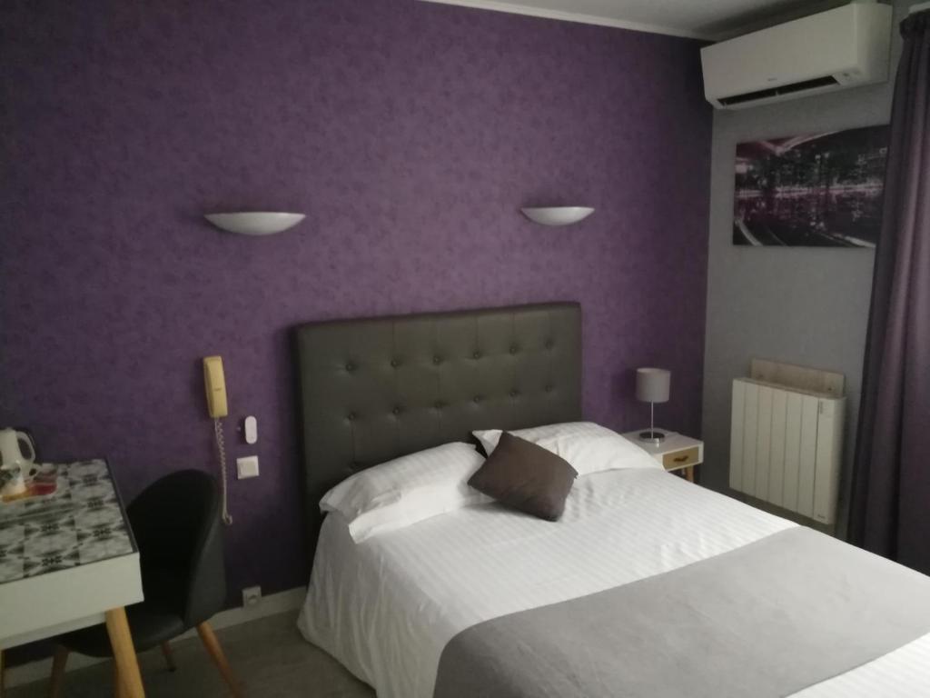 Contact Hôtel du Relais Thouars - Double Room With Shower