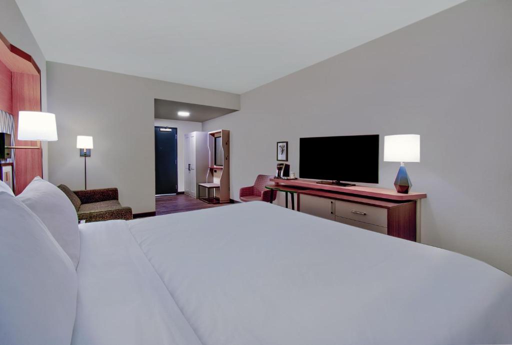 Holiday Inn - Erie, an IHG Hotel - 