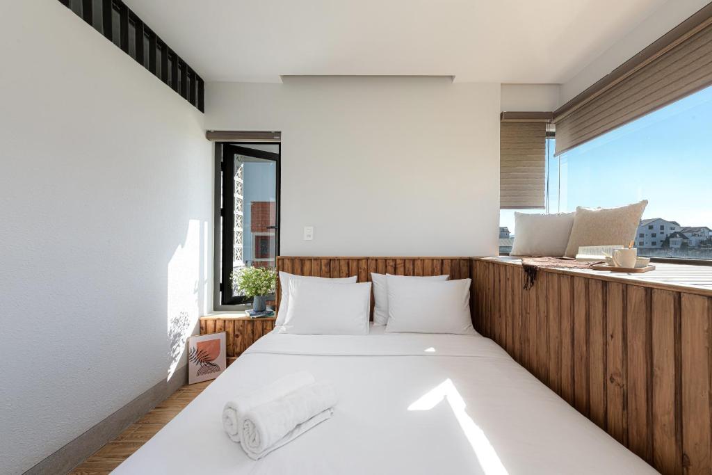 Thơm House - Deluxe Queen Room