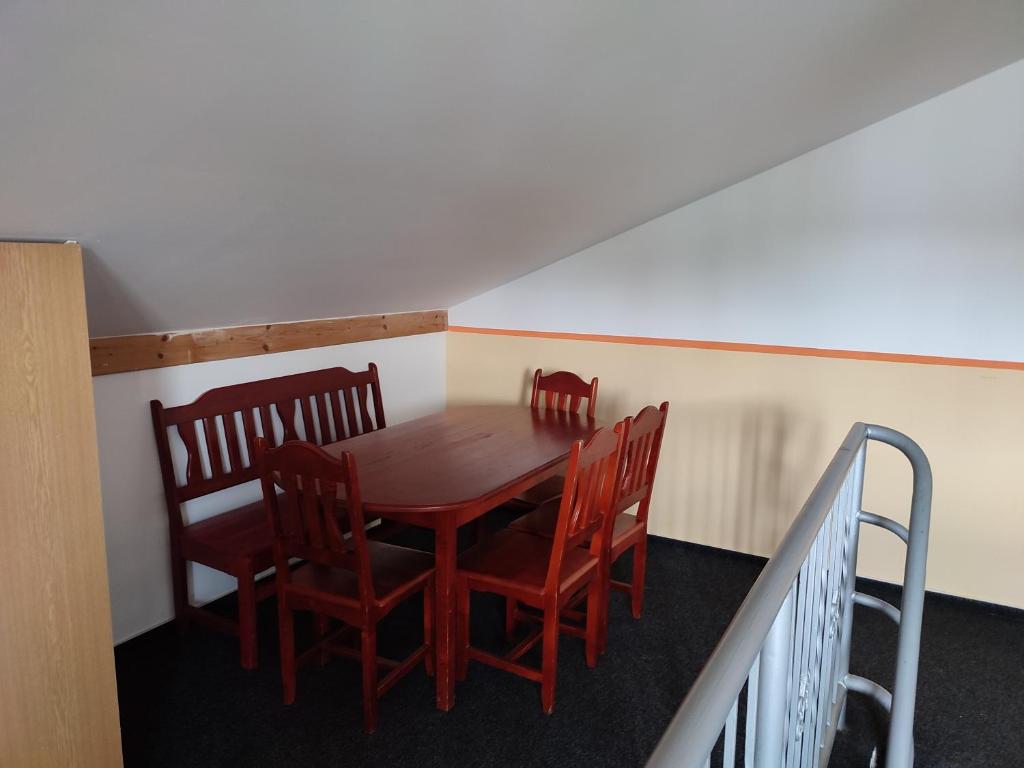 Zdjęcie z galerii obiektu NEZNAŠOVY*** Restaurant-Penzion w mieście Vrhaveč