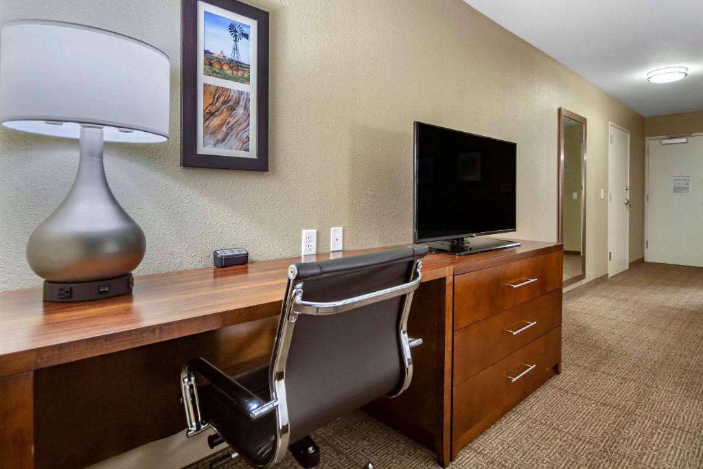 Comfort Inn & Suites Sidney I-80 - Queen Room With Two Queen Beds - Disability Access