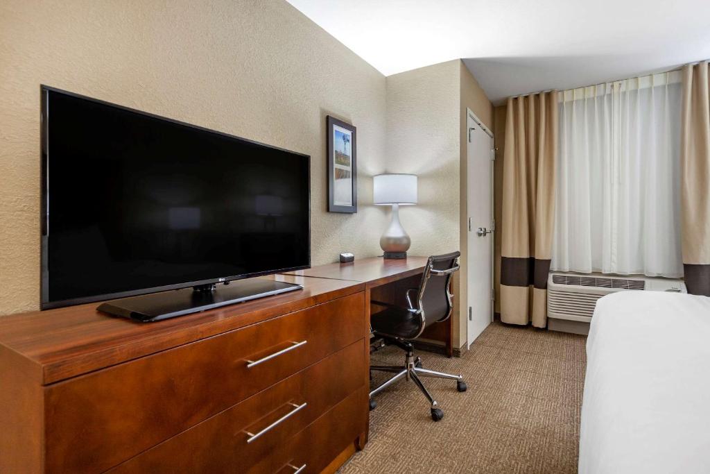 Comfort Inn & Suites Sidney I-80 - Habitación Con Cama Extragrande - No Fumadores