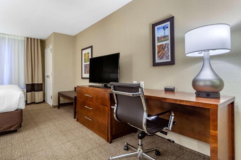 Comfort Inn & Suites Sidney I-80 - Suite Lit King-Size Avec Canapé-Lit - Non-Fumeurs