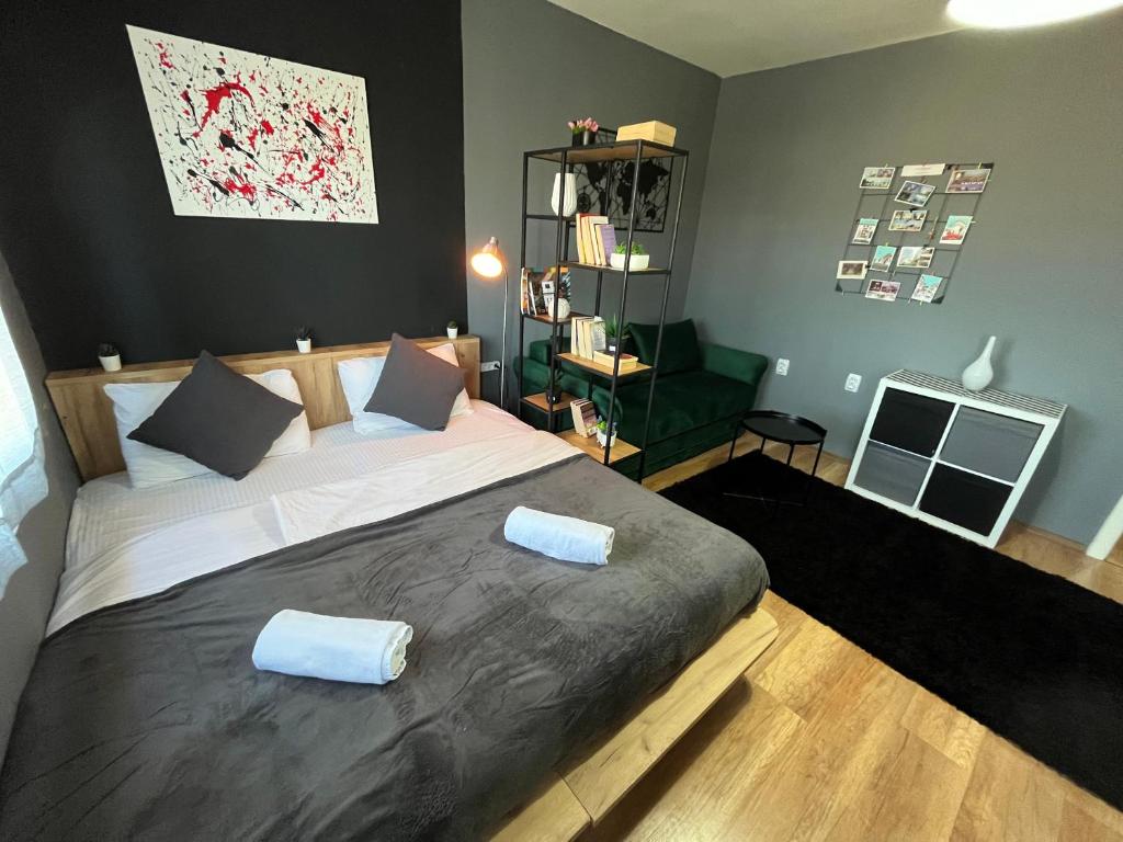 Ένα ή περισσότερα κρεβάτια σε δωμάτιο στο Mickitos City Center Apartment