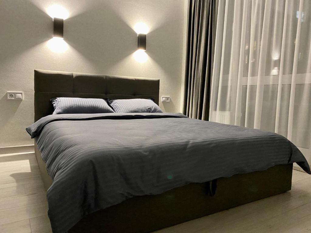 Ένα ή περισσότερα κρεβάτια σε δωμάτιο στο Slavutich apartments near metro station
