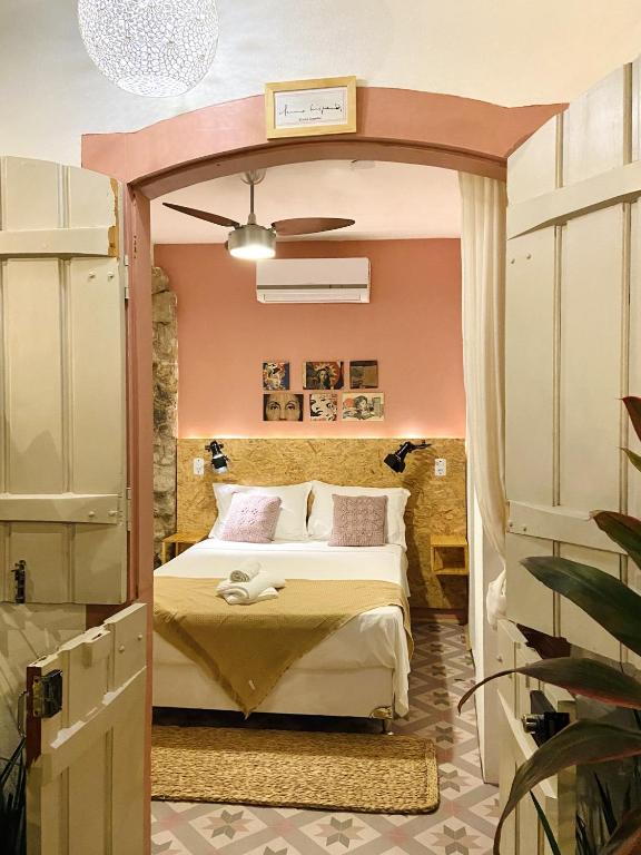Postel nebo postele na pokoji v ubytování Com Verso e Prosa RePouso e Café