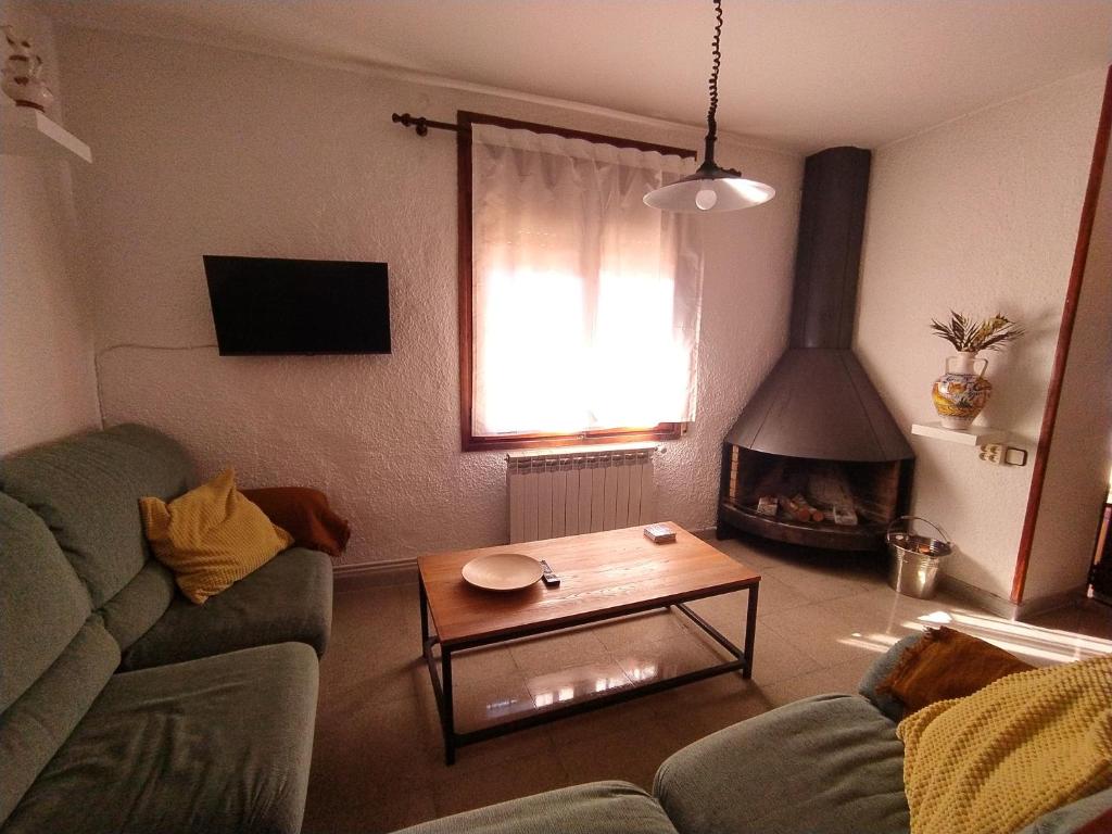 TV a/nebo společenská místnost v ubytování Apartamento Can Jaramills 1