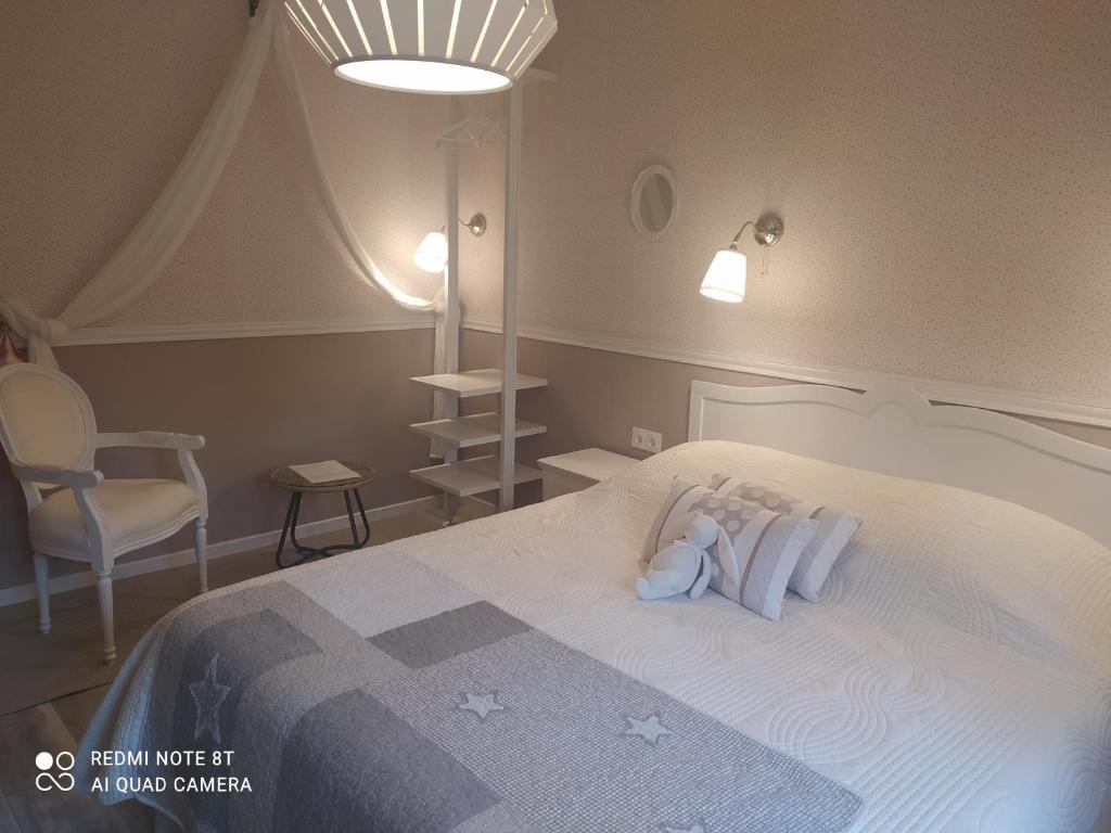 Postel nebo postele na pokoji v ubytování Le Cardinal B&B