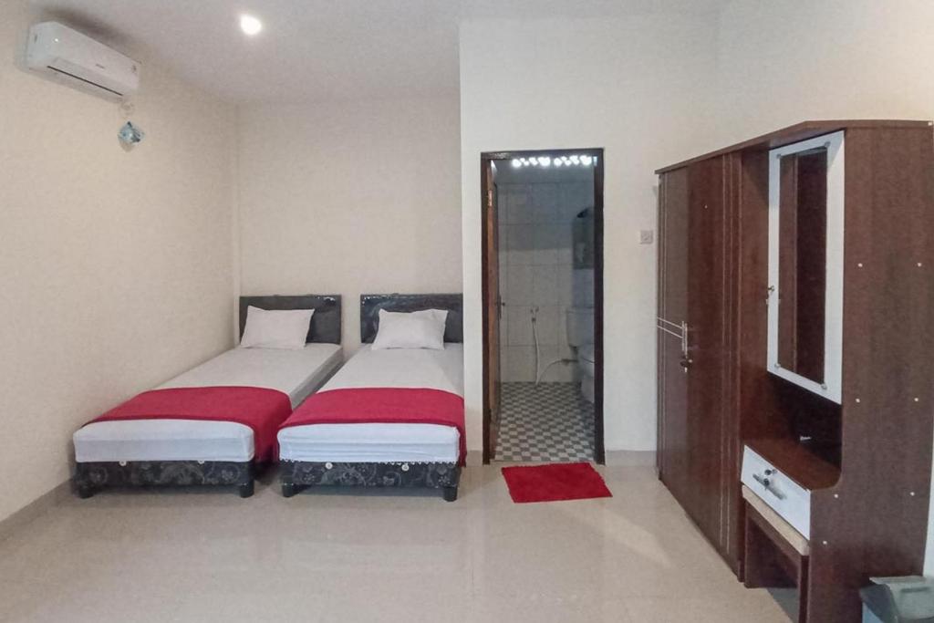 RedDoorz Syariah near Sentani City Square - Habitación Gemela