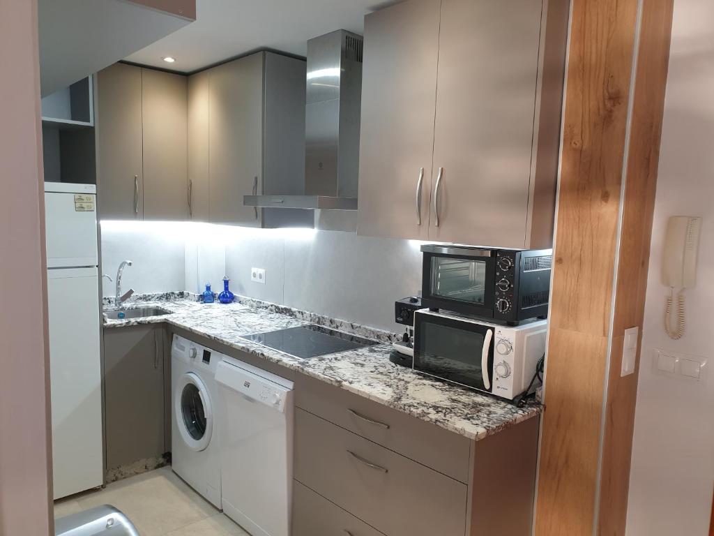 Zdjęcie z galerii obiektu Apartamento en la orilla de Calahonda REFORMADO w mieście Sitio de Calahonda