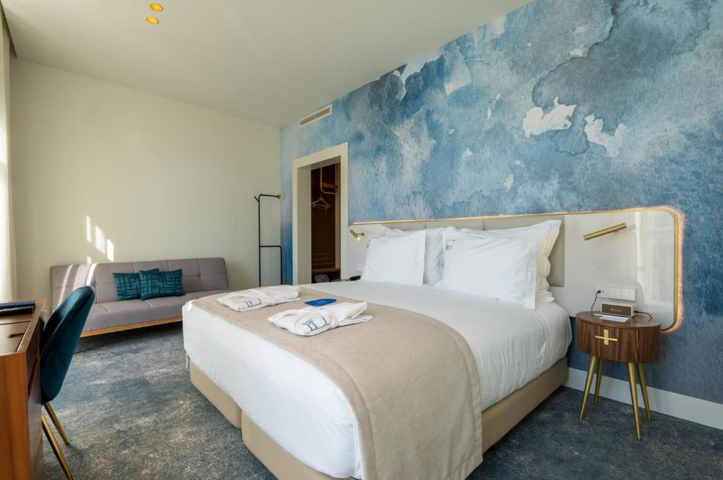 a room with a bed and a painting on the wall at Blue Liberdade Hotel in Lisbon
