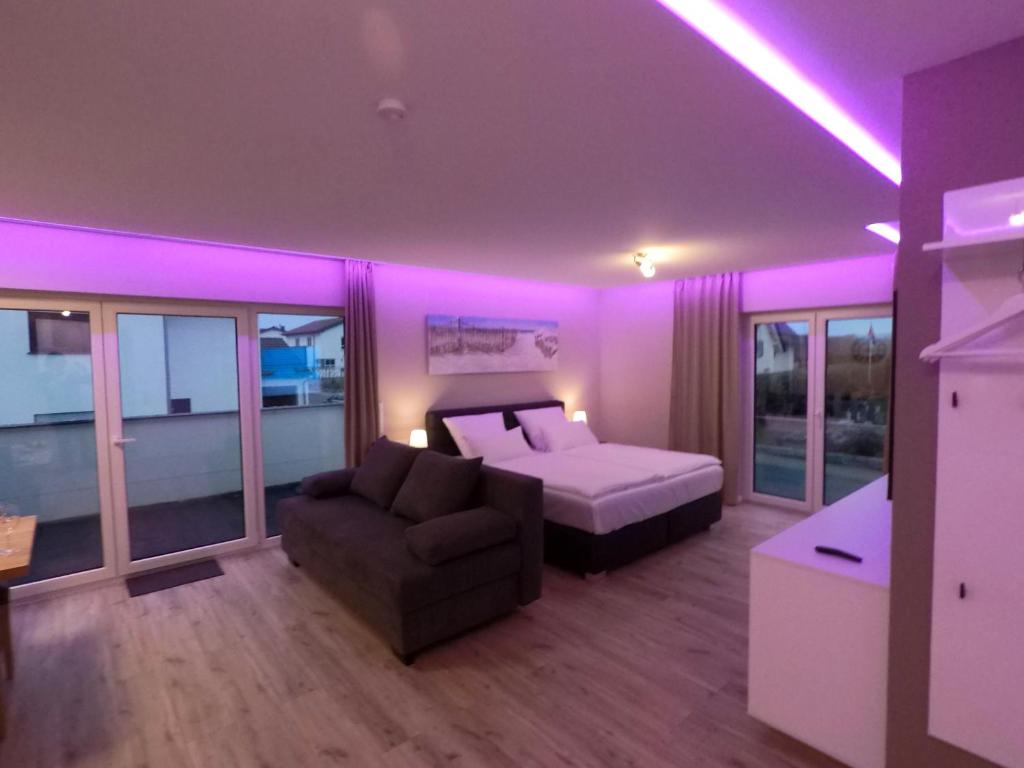 Postel nebo postele na pokoji v ubytování -Neubau- 42 qm Balkon-Apartment