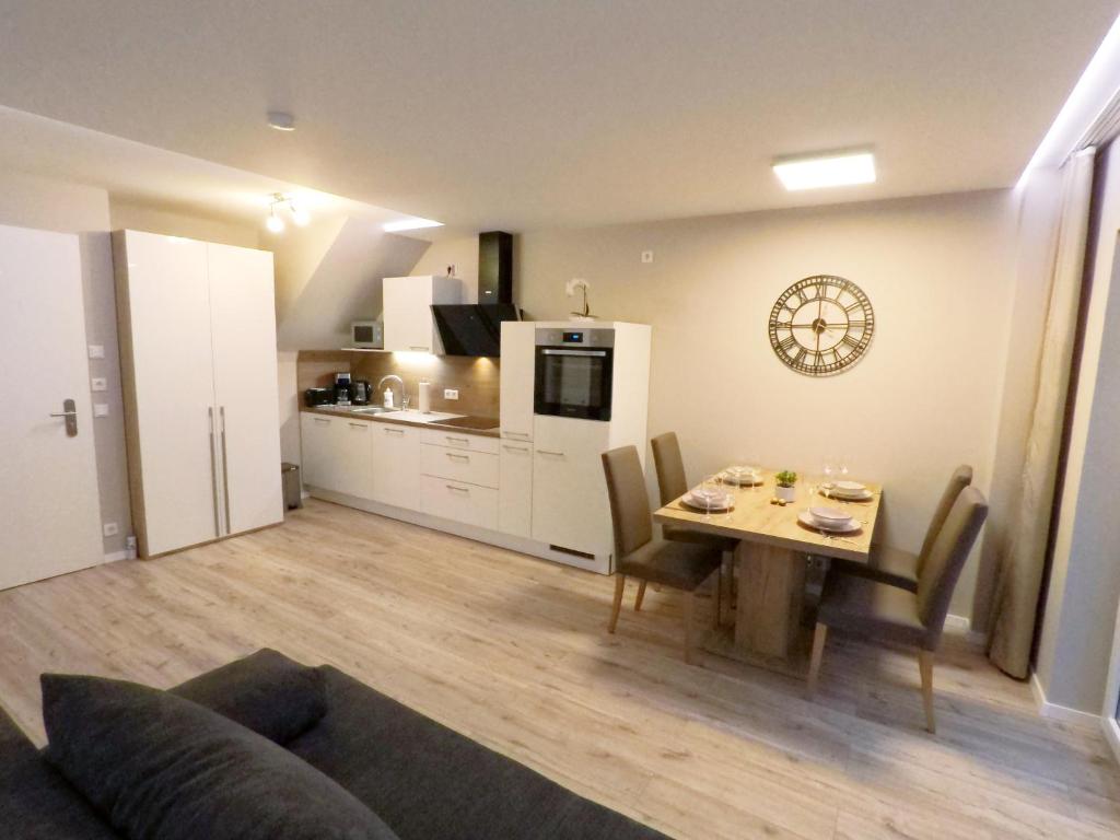 Kuchyň nebo kuchyňský kout v ubytování -Neubau- 42 qm Balkon-Apartment