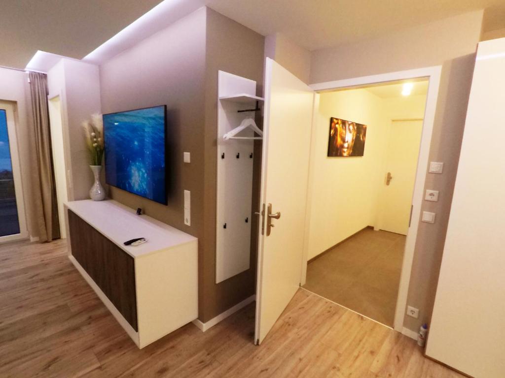 TV a/nebo společenská místnost v ubytování -Neubau- 42 qm Balkon-Apartment