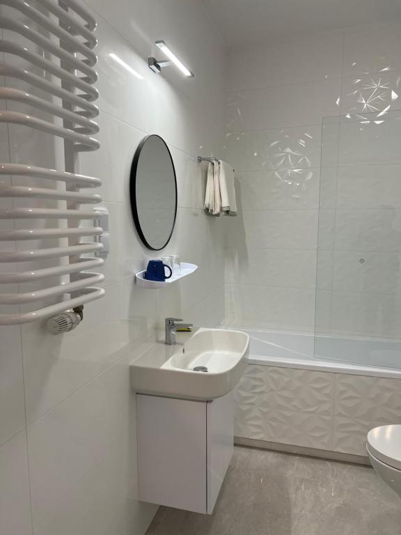 Kúpeľňa v ubytovaní W Apartament , nowoczesny ,4 osobowy,