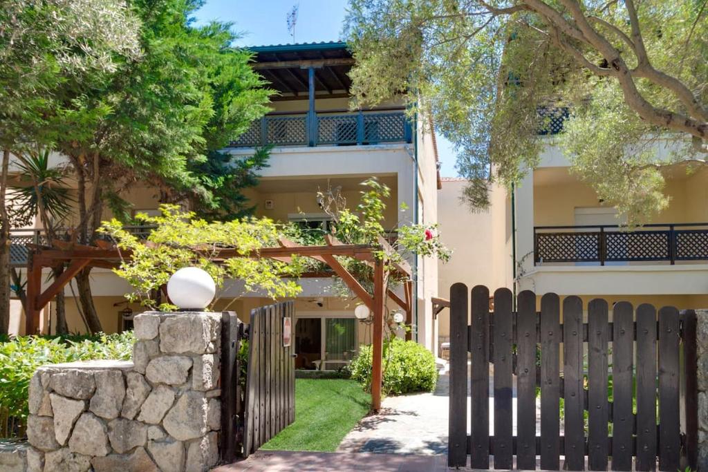 Fotografia z galérie ubytovania 3 Bedrooms cozy Villa- 150m from the beach! v destinácii Pefkohori