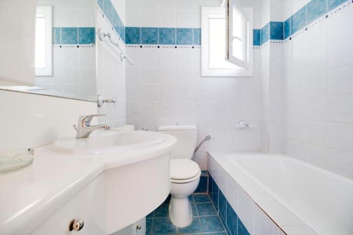 Fotografia z galérie ubytovania 3 Bedrooms cozy Villa- 150m from the beach! v destinácii Pefkohori