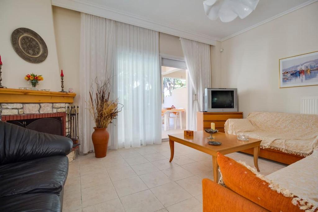 3 Bedrooms cozy Villa- 150m from the beach!