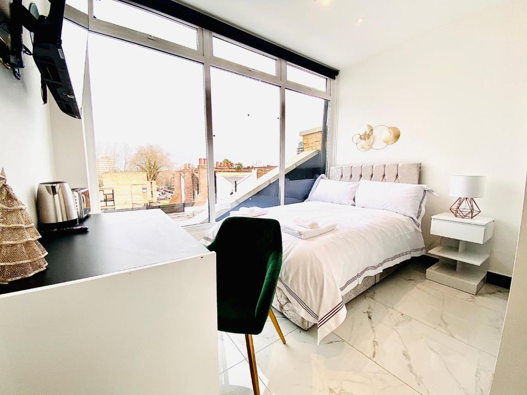 Duke and Duchess Apartments and Rooms - Private in Room Hot Tub Suites - Double Room With Private Bathroom