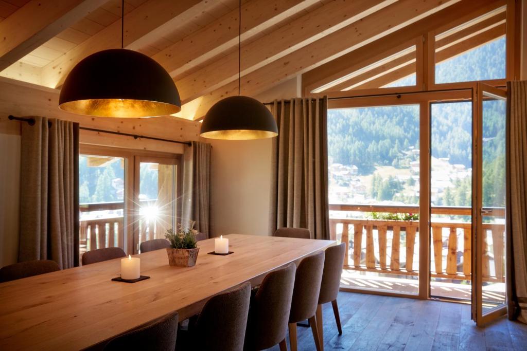 Fotografija u galeriji objekta La Vue Luxury Living Apartments u gradu Cermat