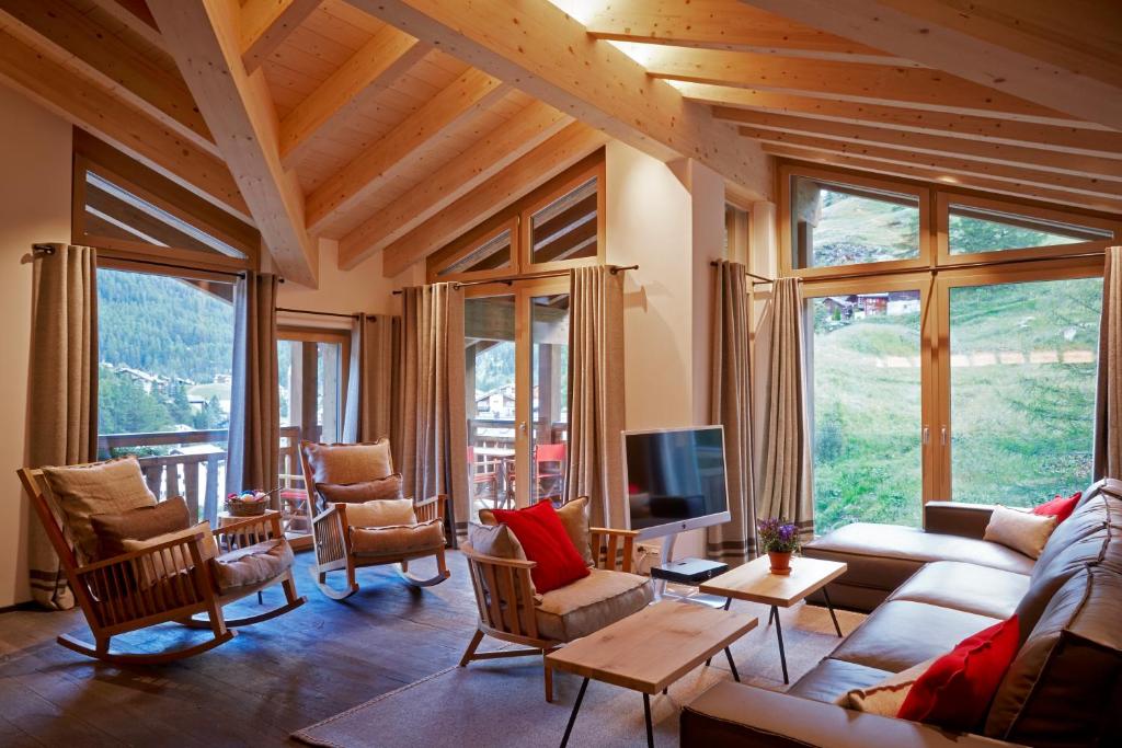 TV i/ili multimedijalni sistem u objektu La Vue Luxury Living Apartments