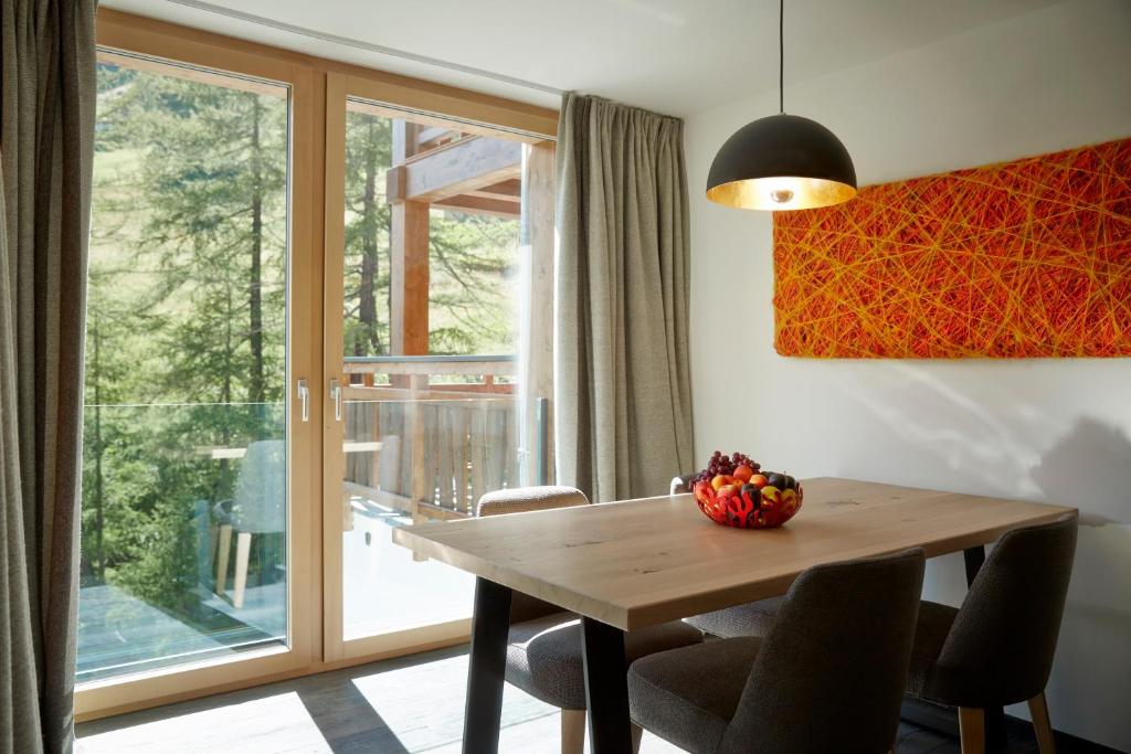 Fotografija u galeriji objekta La Vue Luxury Living Apartments u gradu Cermat