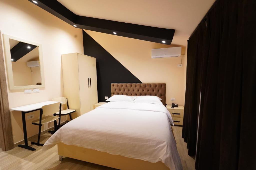 Postel nebo postele na pokoji v ubytování SR99 Hotel