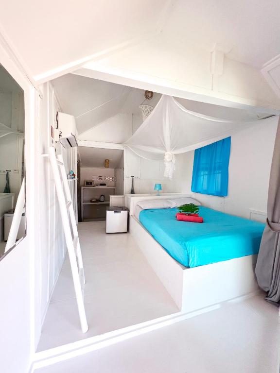 Sea Love Beach Bar & Bungalows - 9