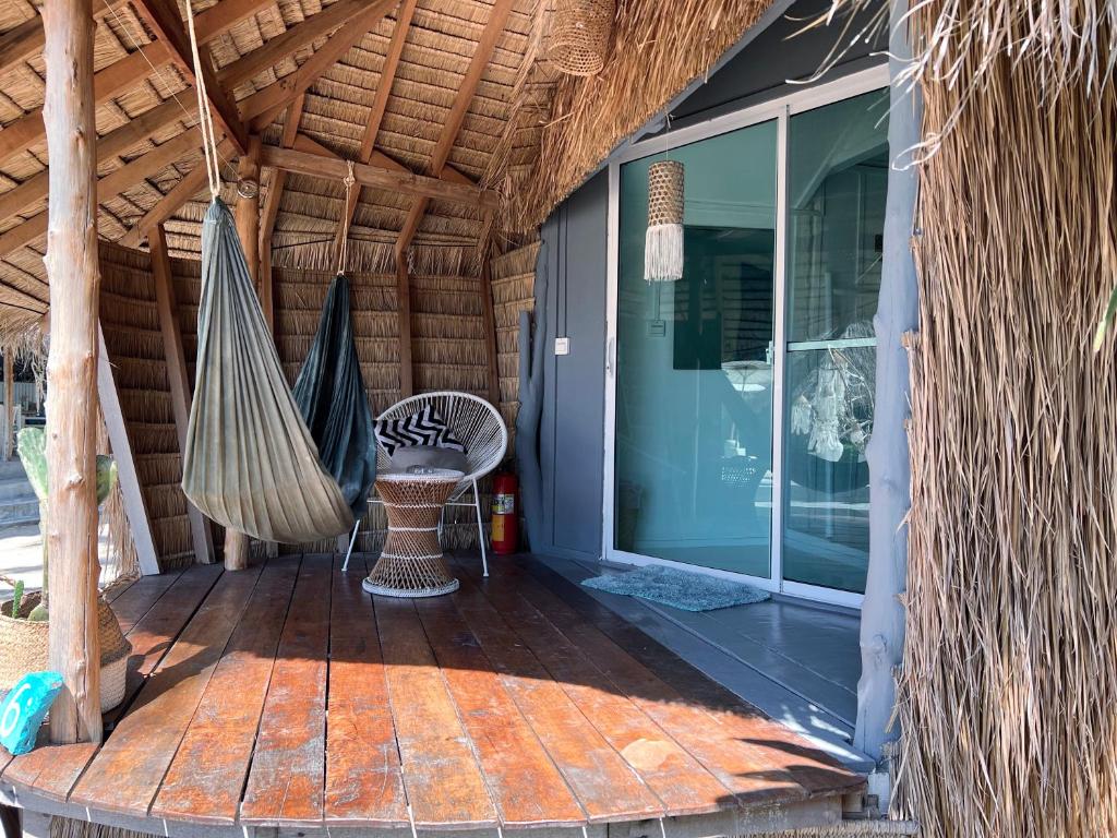 Sea Love Beach Bar & Bungalows - 6