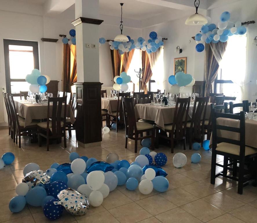 Restaurace v ubytování Pensiunea Lebada