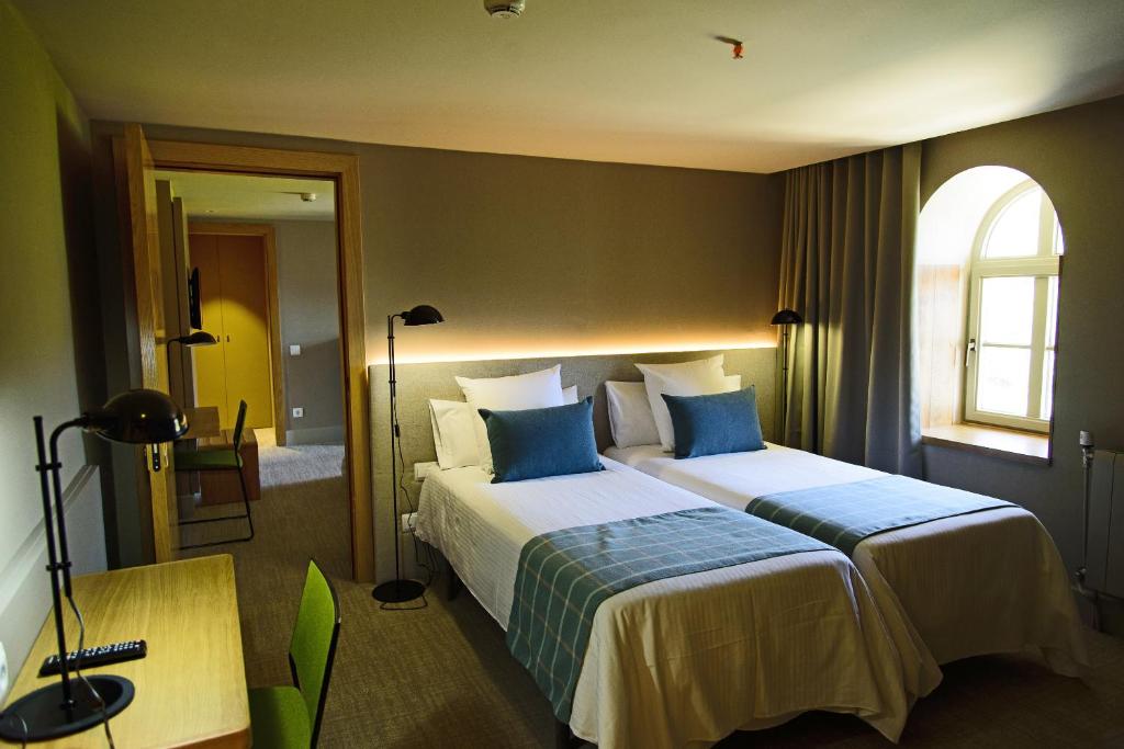 Postel nebo postele na pokoji v ubytování Hotel Vall de Núria