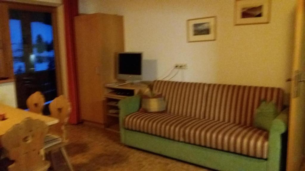 Televízia a/alebo spoločenská miestnosť v ubytovaní Aue, Ferienwohnung