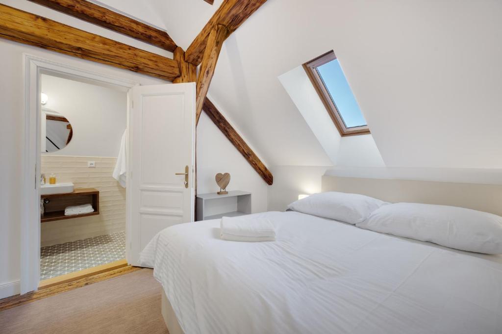 Posteľ alebo postele v izbe v ubytovaní Palace Apartments