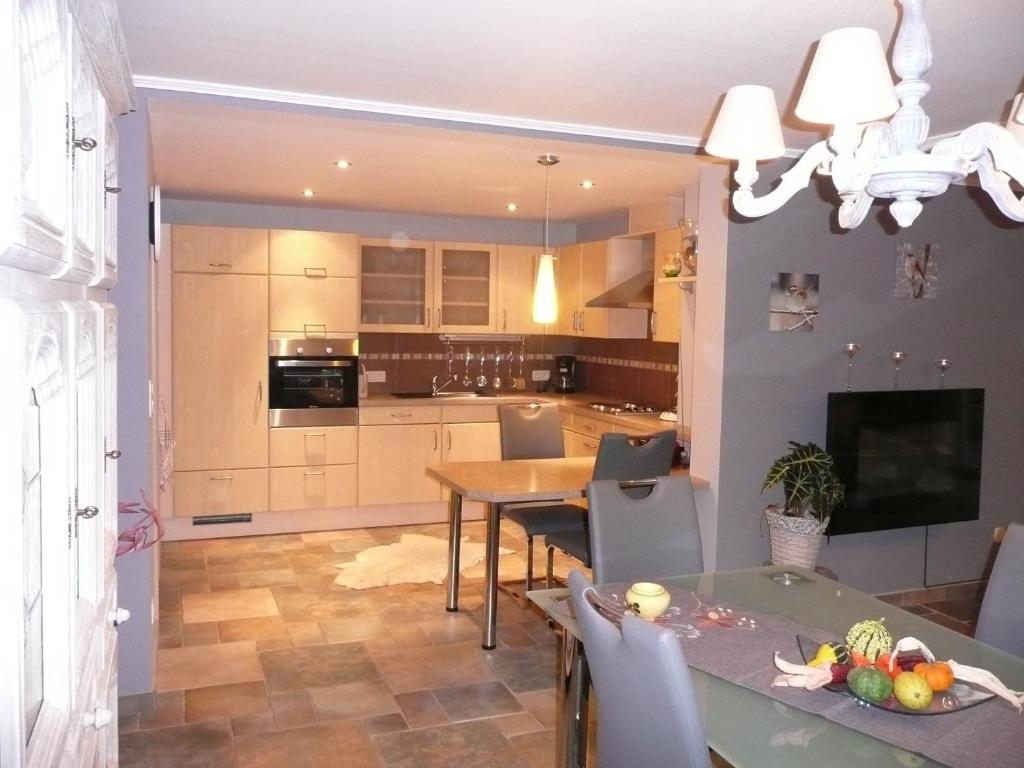 Kuchyň nebo kuchyňský kout v ubytování Ferienwohnung "Sweet Home"