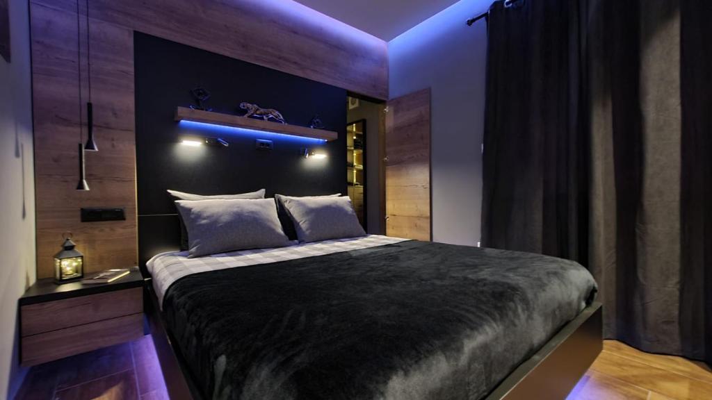 Postel nebo postele na pokoji v ubytování Deluxe room & lounge "Gacina"