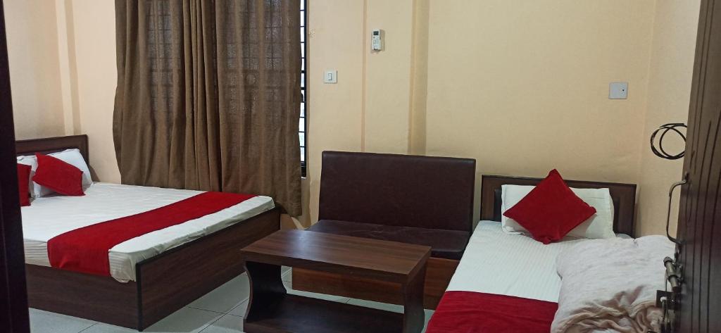 Postel nebo postele na pokoji v ubytování Hotel Royal Chautari, Butwal