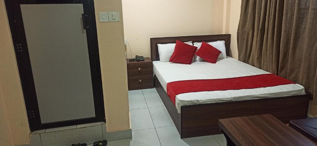 Postel nebo postele na pokoji v ubytování Hotel Royal Chautari, Butwal